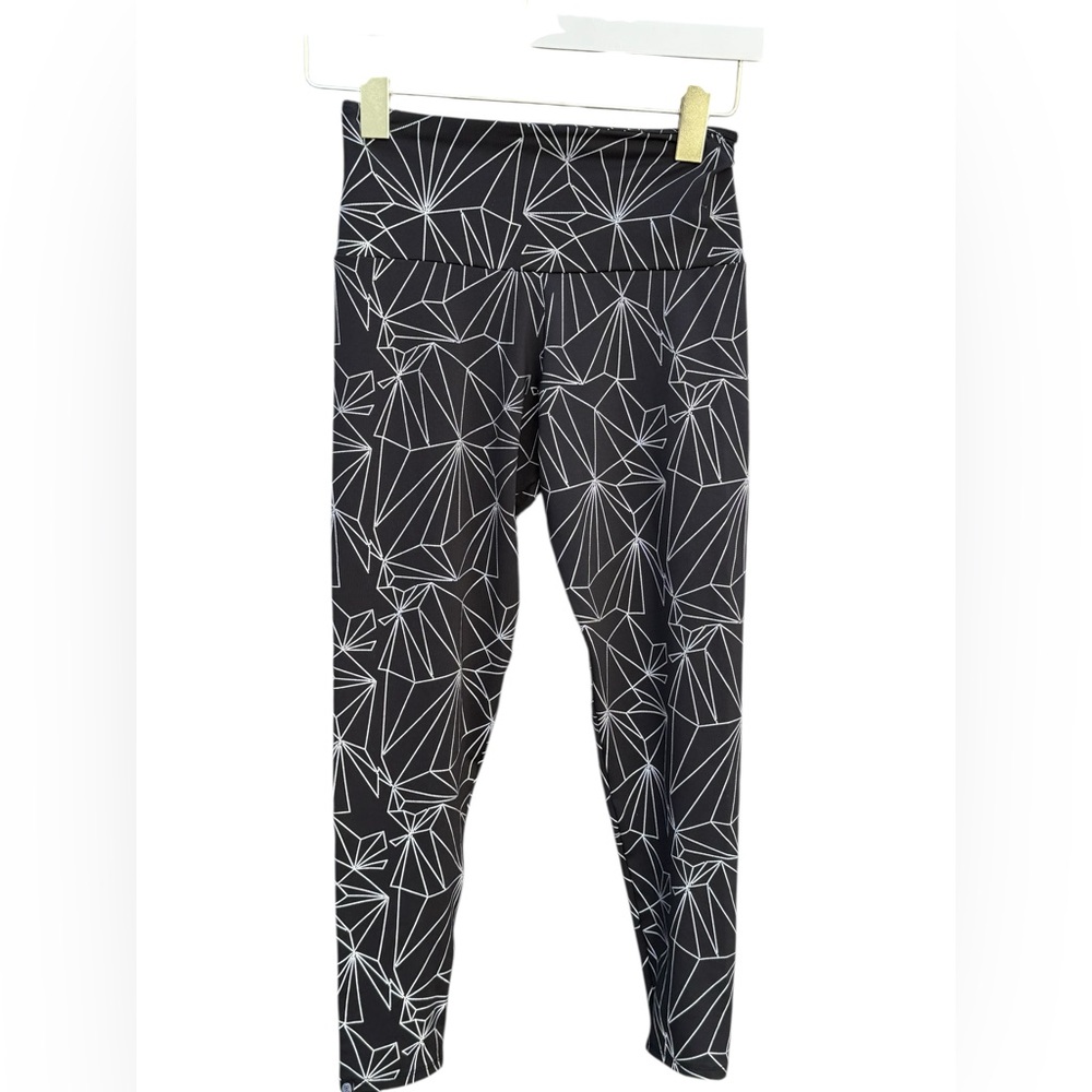 Onzie Geometric Print 7/8 Leggings Black White Yoga Pants XS - Picture 12 of 12